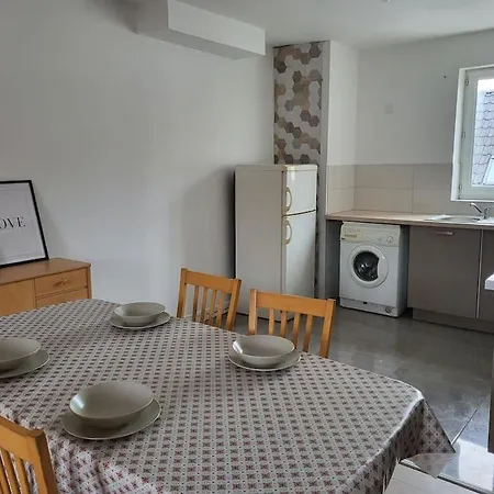 70 M² Spacieux Et Lumineux アパート カレー